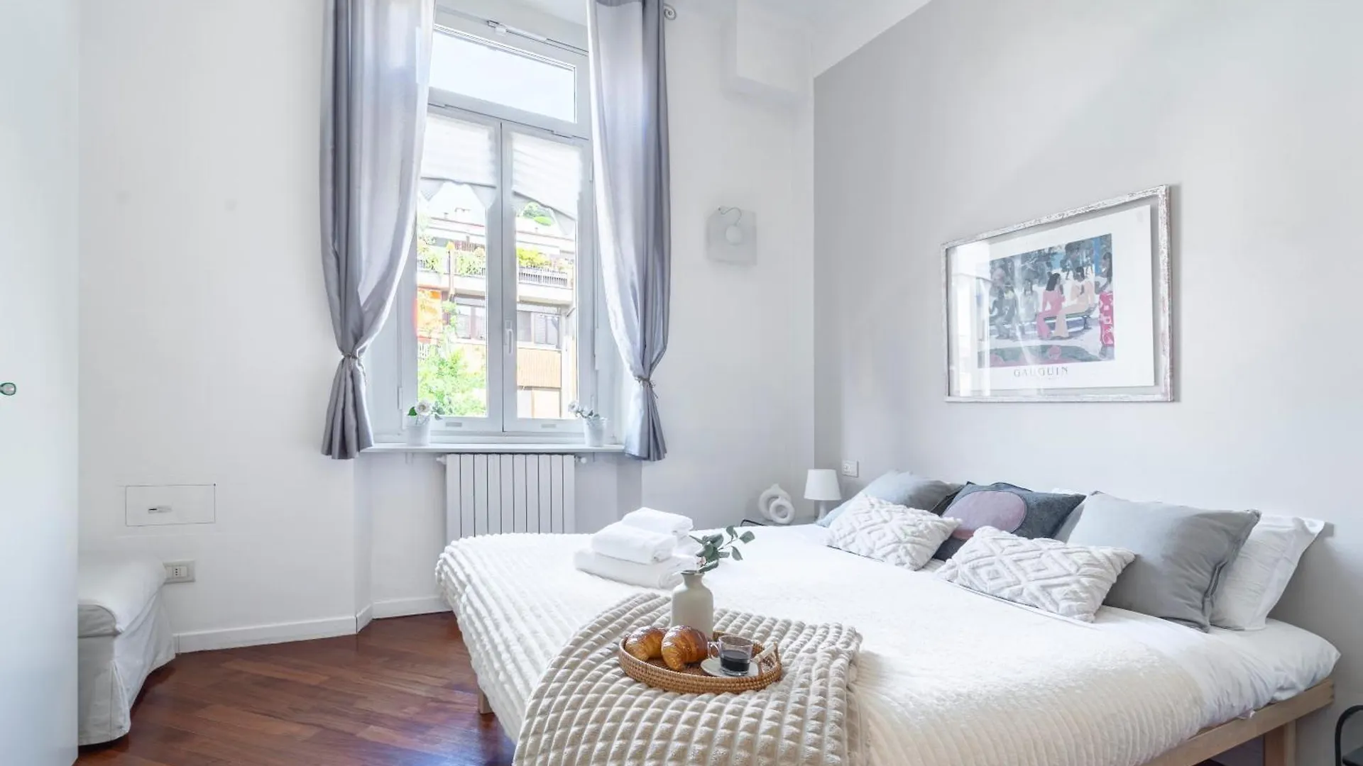 Roomy Central Flat With Garage - Porta Romana Milan Italy