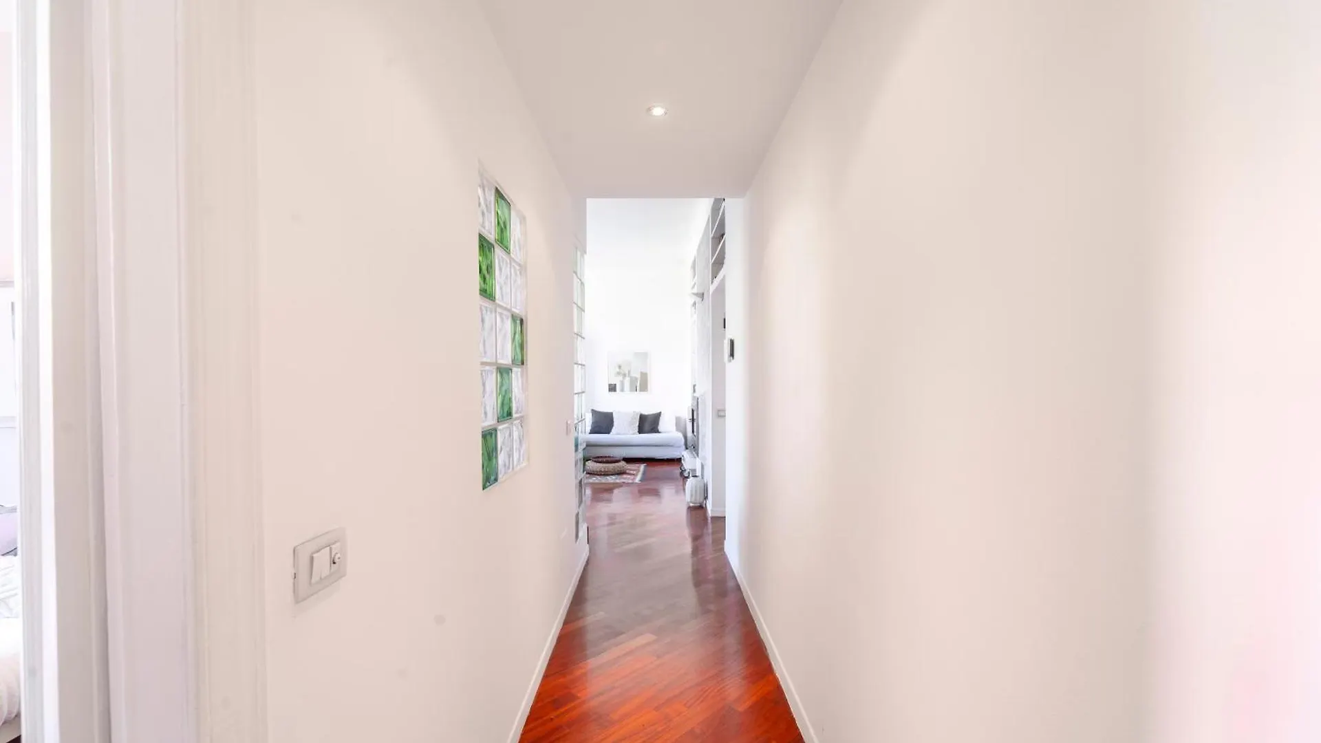 Roomy Central Flat With Garage - Porta Romana Milan Apartment