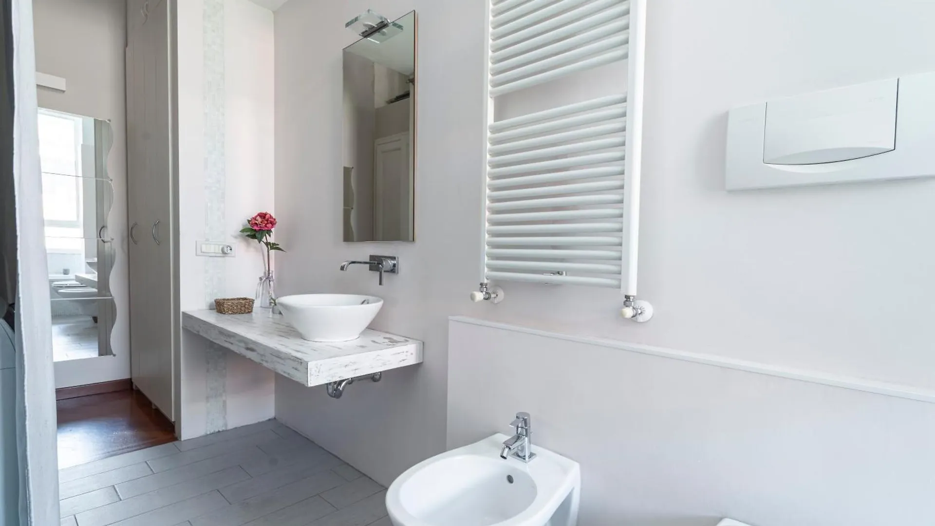 Roomy Central Flat With Garage - Porta Romana Milan Italy