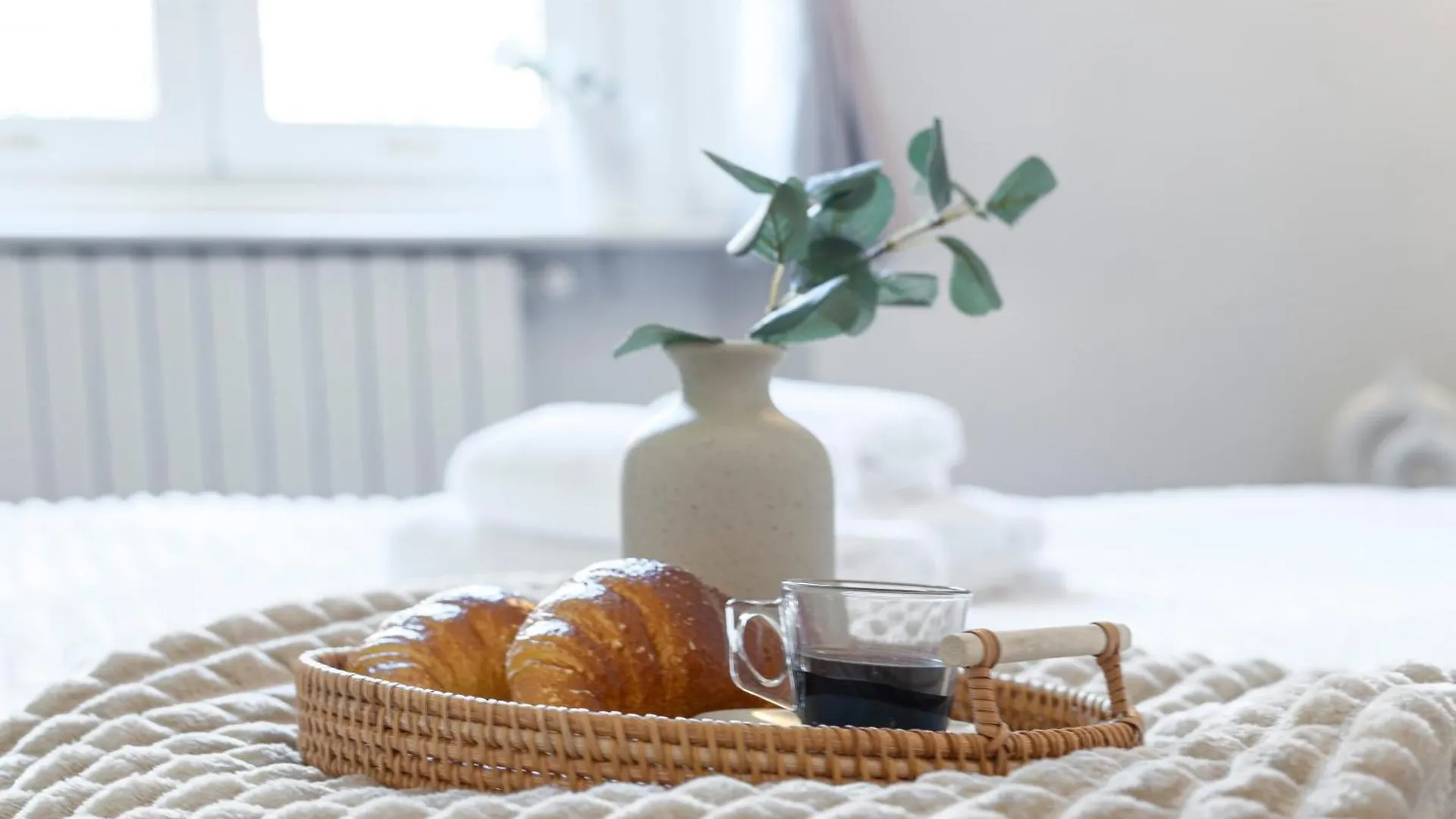 Apartment Roomy Central Flat With Garage - Porta Romana Milan