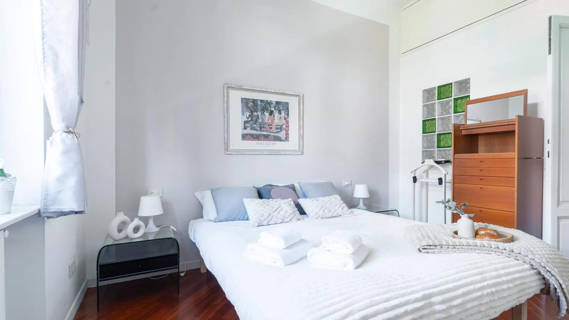 Apartment Roomy Central Flat With Garage - Porta Romana Milan Italy