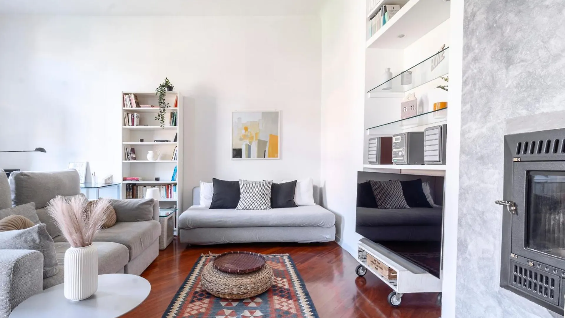 Roomy Central Flat With Garage - Porta Romana Milan 0*,  Italy