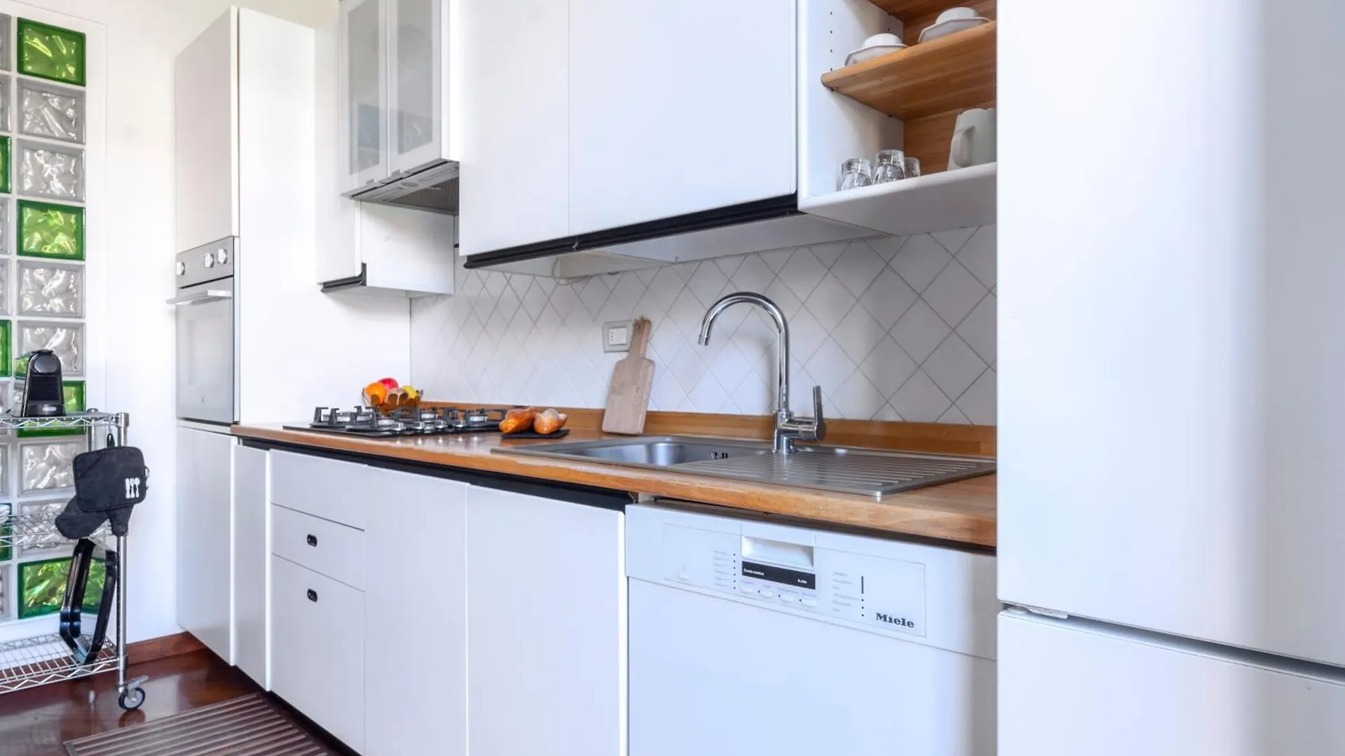 Roomy Central Flat With Garage - Porta Romana Milan 0*,