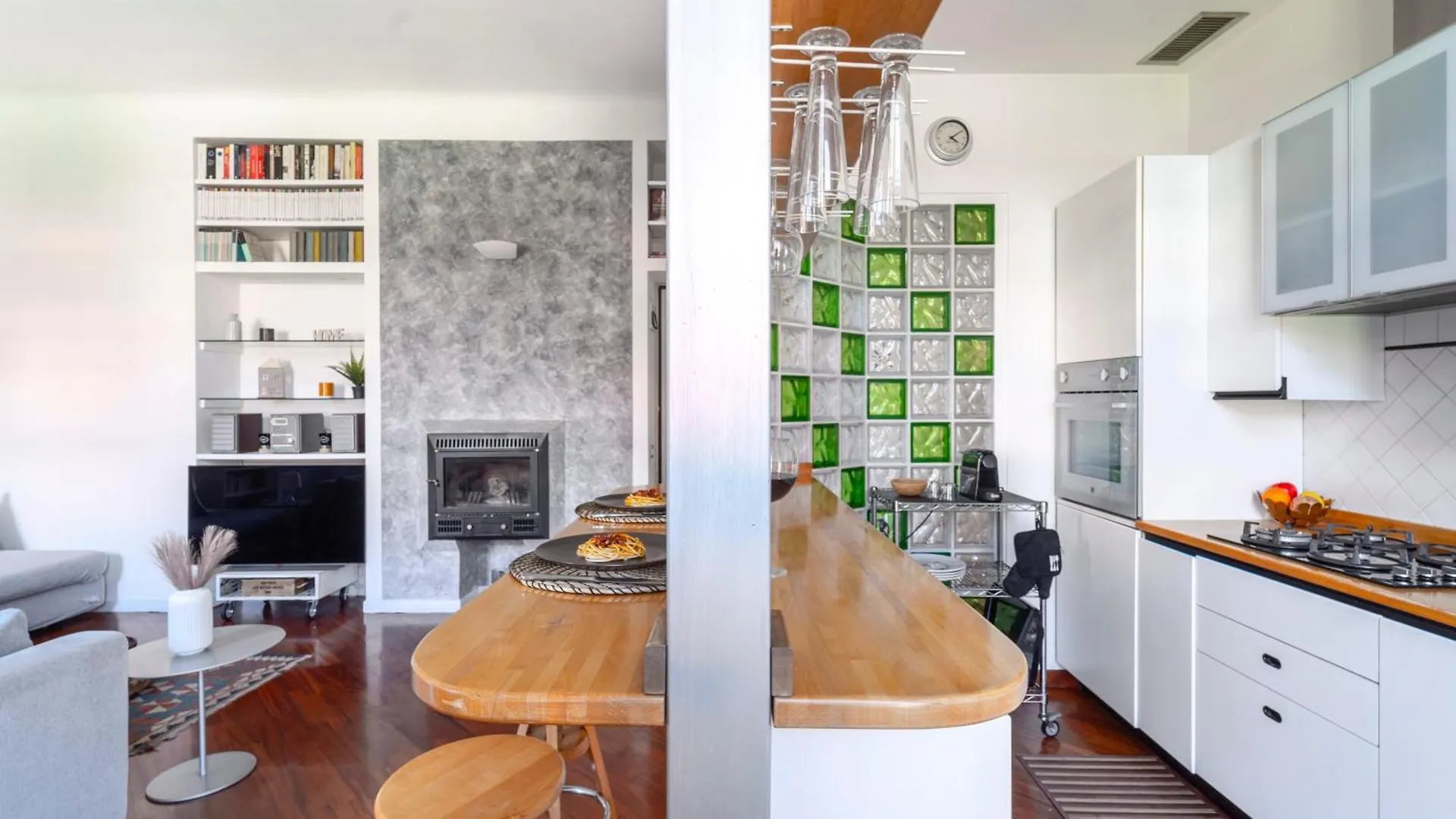 Apartment Roomy Central Flat With Garage - Porta Romana Milan
