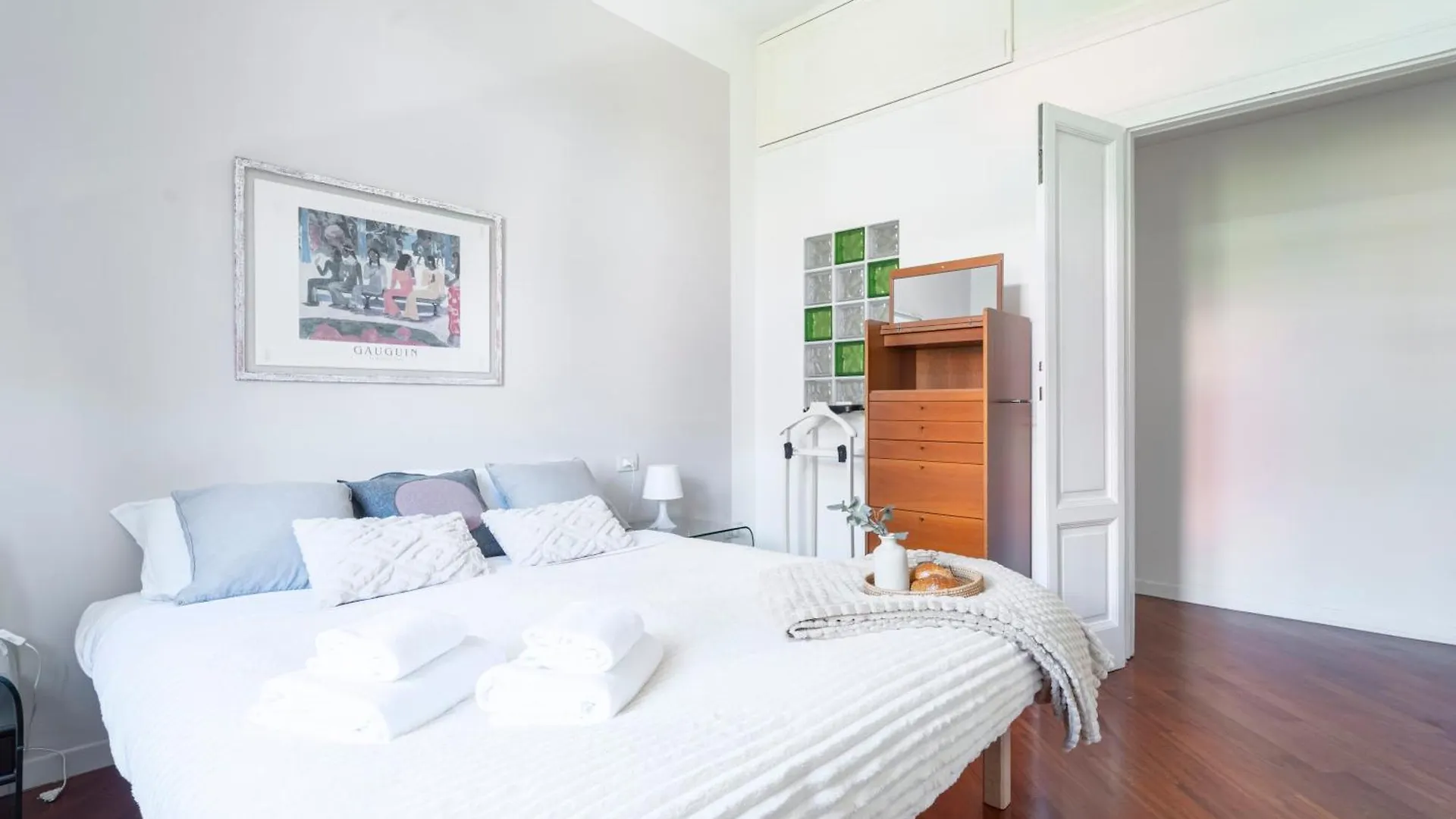 Apartment Roomy Central Flat With Garage - Porta Romana Milan Italy